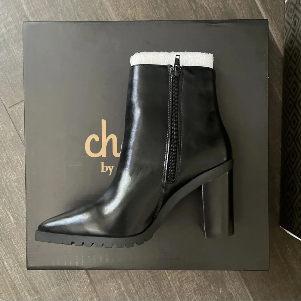 NIB Charles by Charles David Womens Dominate Pointed Toe Zip Ankle Black Boots - Picture 4 of 8